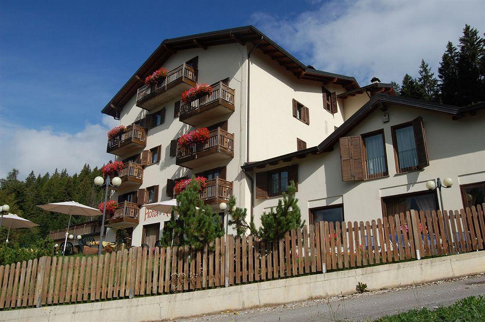 Hotel Rosa Wellness & Spa Vigo di Fassa Extérieur photo